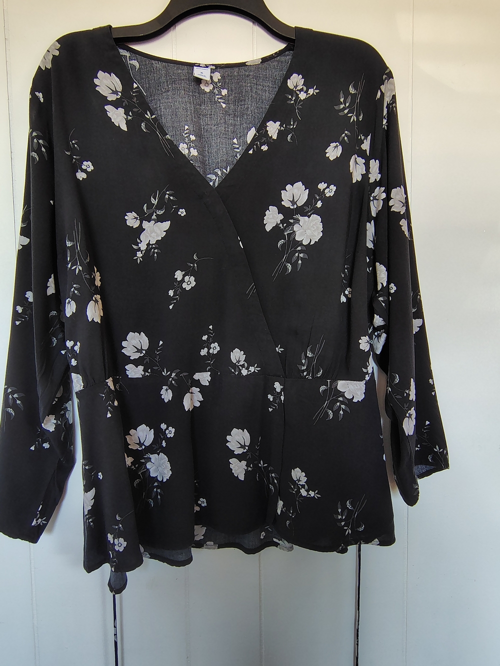 Old Navy Black Floral V-Neck Wrap Blouse Size XL